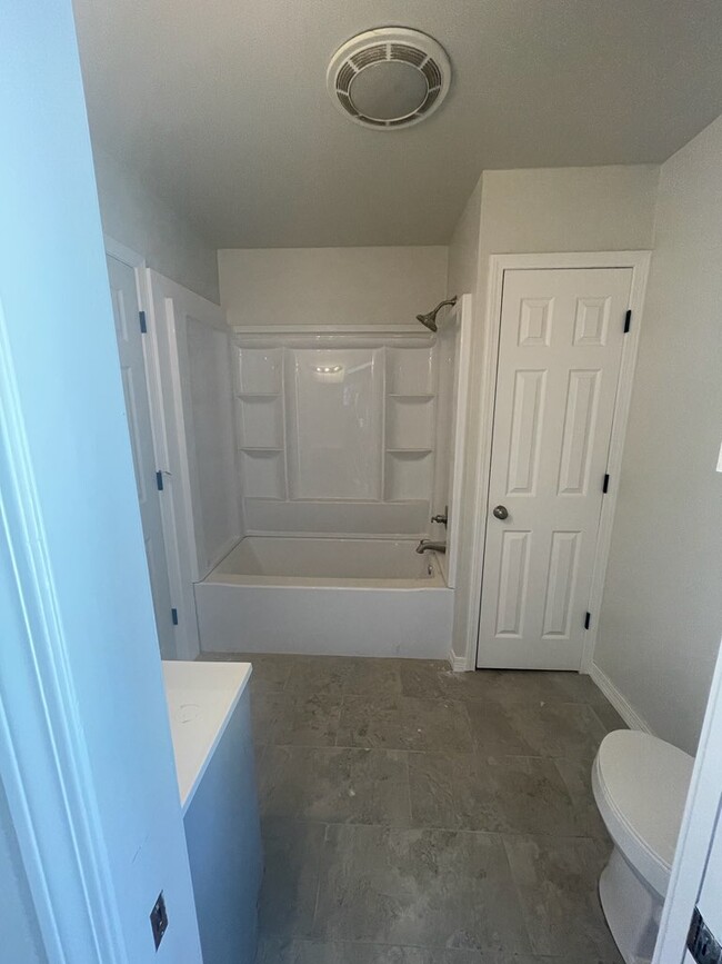 BATHROOM MAIN HOUSE - 1409 S Quaker Ave