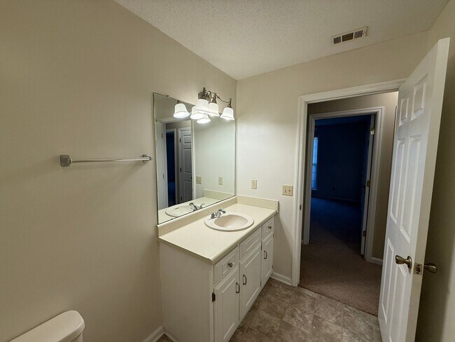 Building Photo - 512 Whistlestop Cir