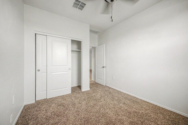 Building Photo - 1566 E Fletcher Dr