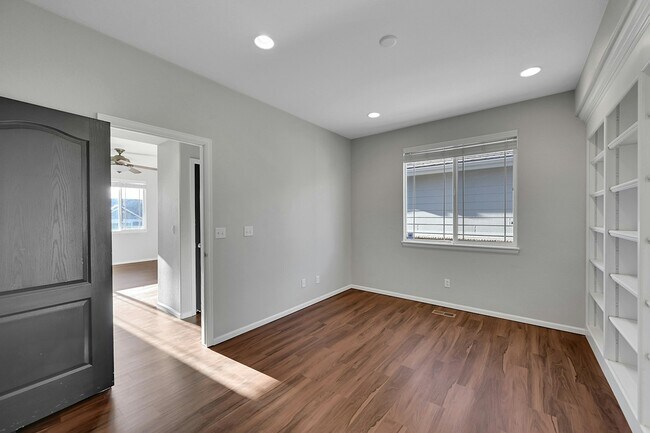 Building Photo - 6859 S Biloxi Ct