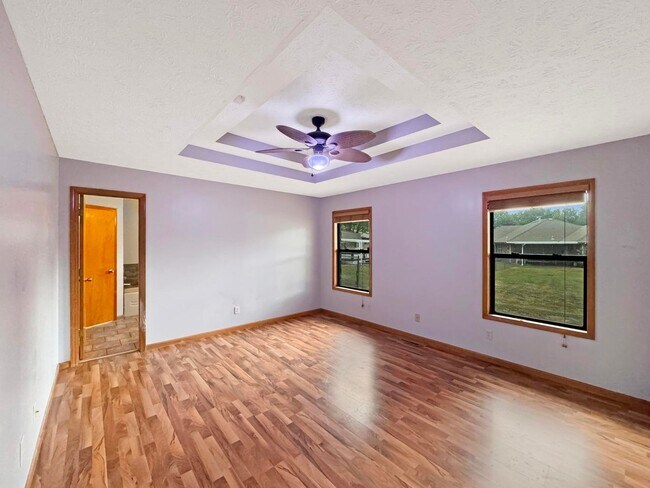 Building Photo - 303 S Suburban Ave