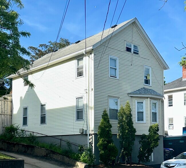 Building Photo - 329 Plainfield St