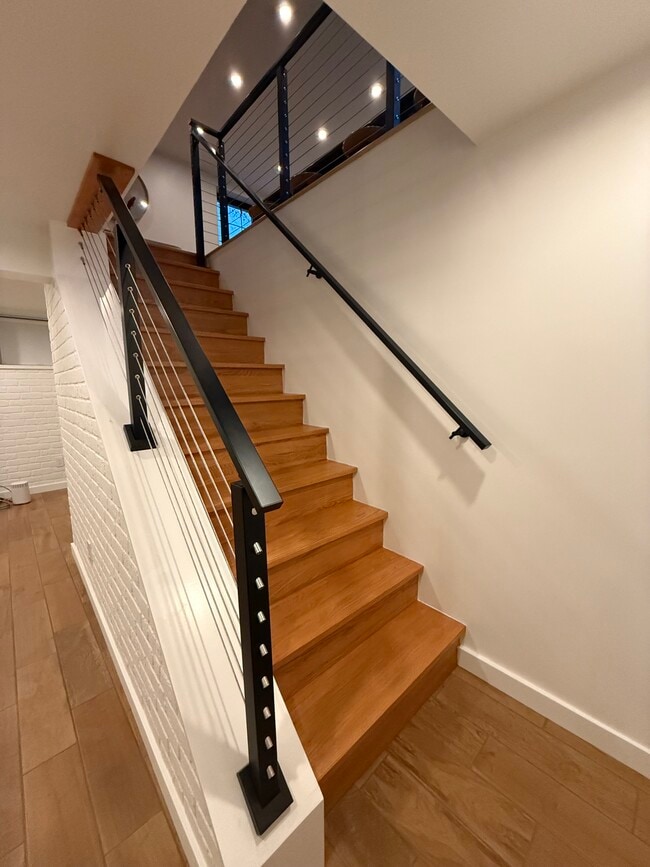 Building Photo - 204 Datura Dr