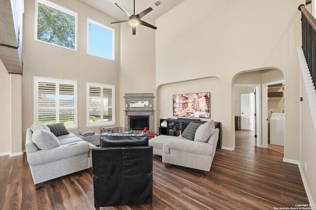 Building Photo - 711 Midway Crest