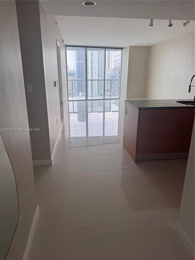 Building Photo - 495 Brickell Ave