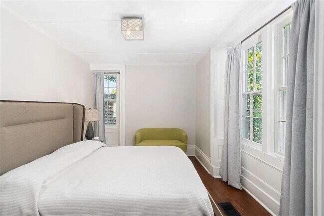 Building Photo - 77 Coggeshall Ave