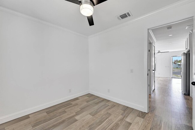Building Photo - 2210 Seaview St