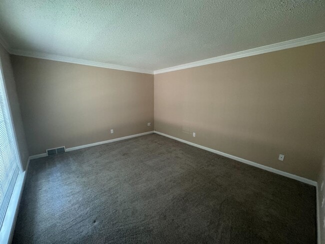 Building Photo - 1062 Fredericksburg Cove