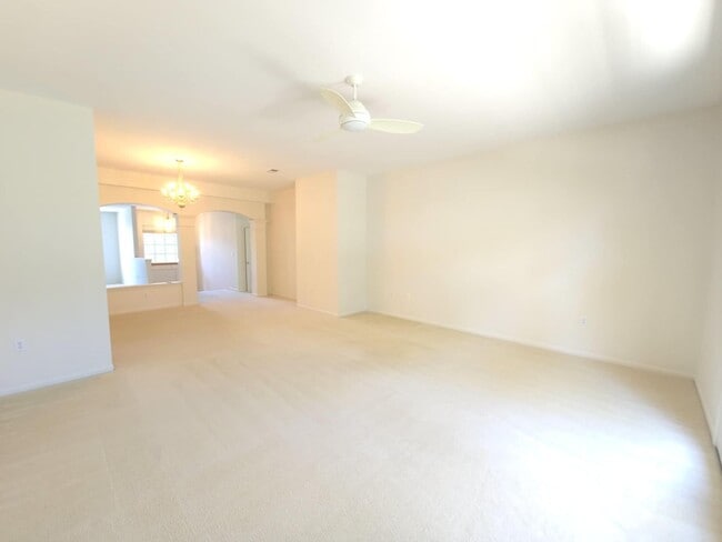 Building Photo - East End Townhouse! Now Available!