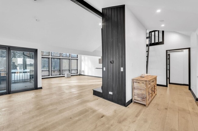 Building Photo - 15160 W Oak Spring Rd