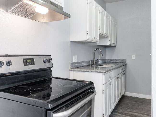 Interior Photo - 2212 Myrtle Avenue