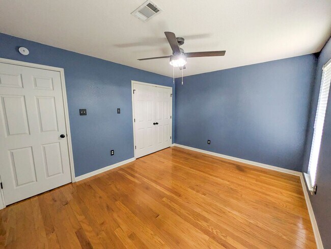 Building Photo - 7647 Rosewood Dr
