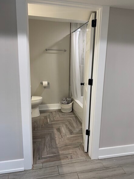 Bathroom - 2742 W Polk St
