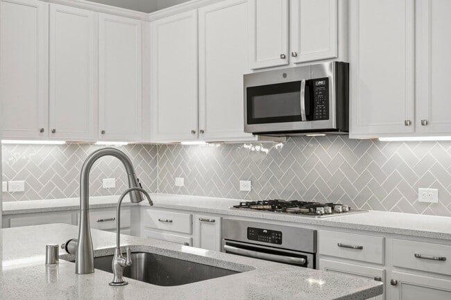 Building Photo - 10906 Perennial Mist Dr
