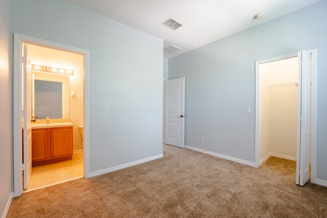 Building Photo - 3581 Wilshire Way Rd