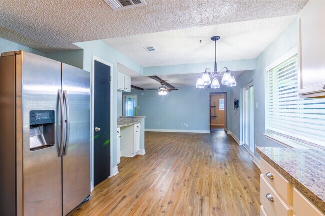 Building Photo - 4015 Postwood Dr