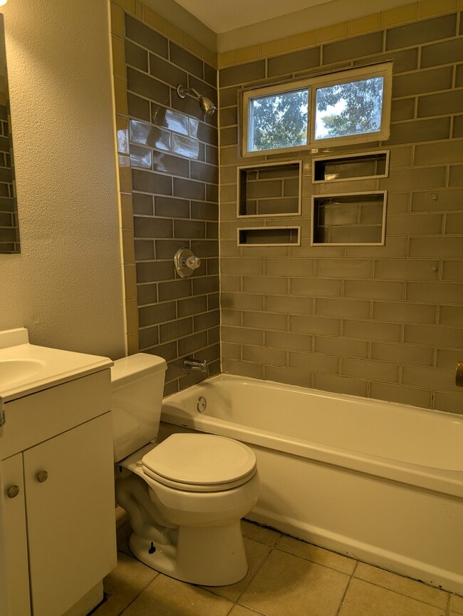 Building Photo - 2704 Cameron Ave