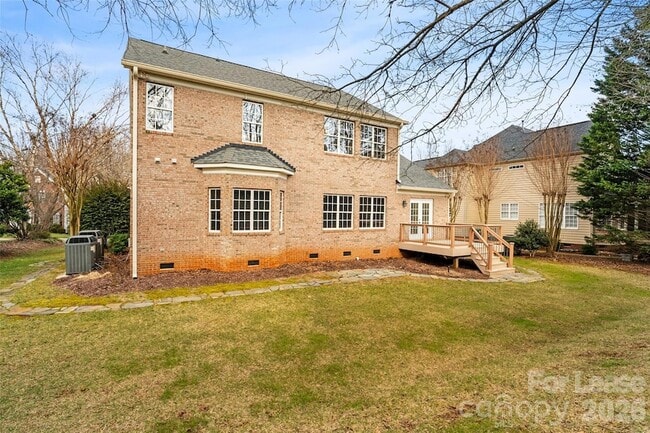 Building Photo - 704 Deercross Ln
