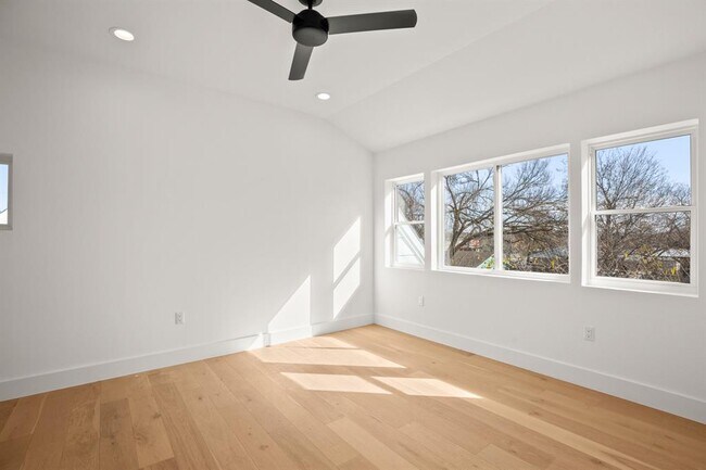 Building Photo - 2715 Sweeney Ln