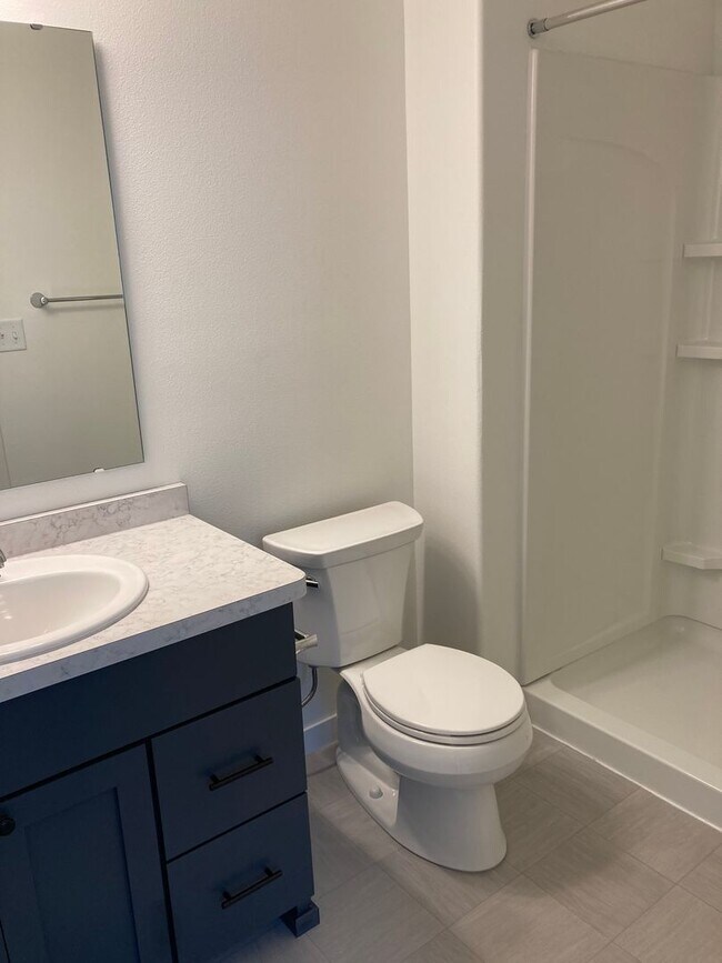 Building Photo - 3 Bed 3 Bath Twin Home