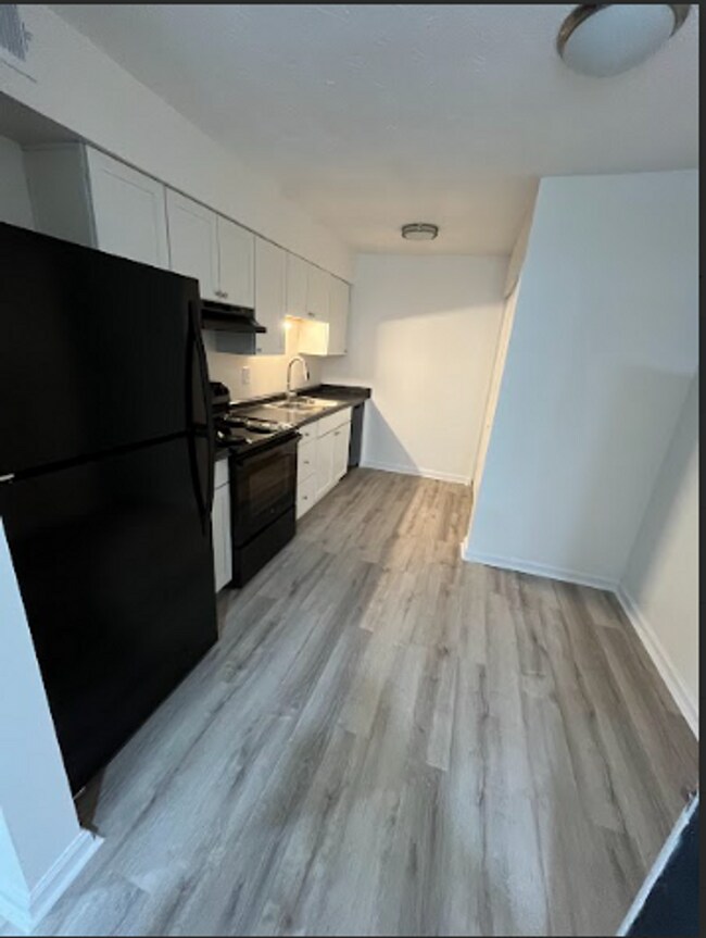 Building Photo - Modern 2-Bed, 1-Bath Oasis with Central Air and Gourmet Kitchen