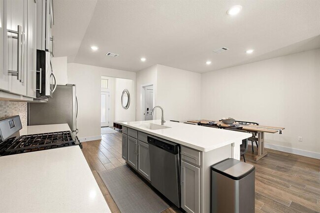 Building Photo - 6209 Dumfries Ln