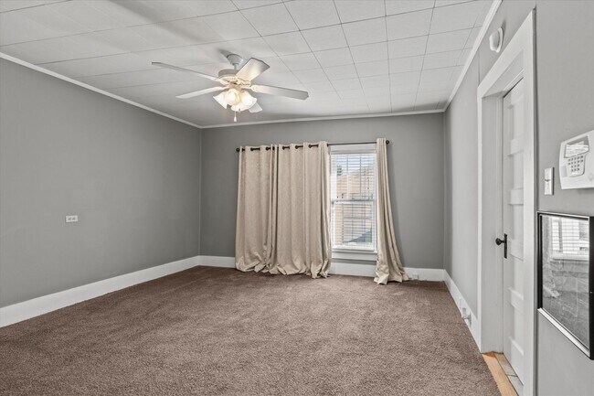 Building Photo - Charming Farmhouse on the West Side of Ath...