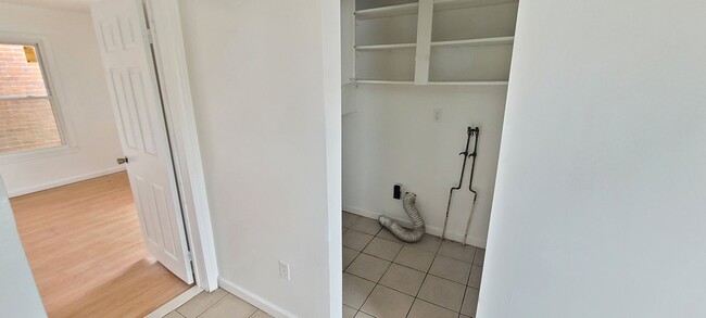 Building Photo - 53 Center St