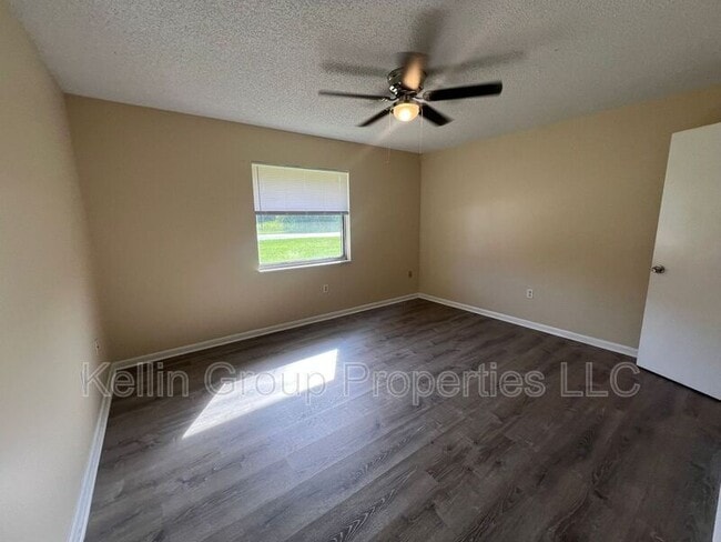 Building Photo - 858 Fox Lake Dr