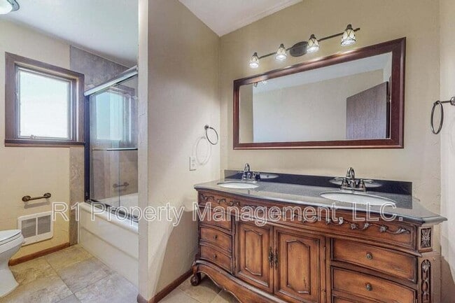 Building Photo - 501 Calle del la Angel