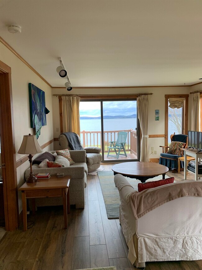 Building Photo - 383 Holbrook Bay Cmns