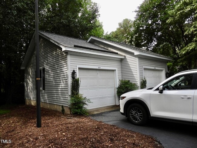 Building Photo - 531 Weathersfield