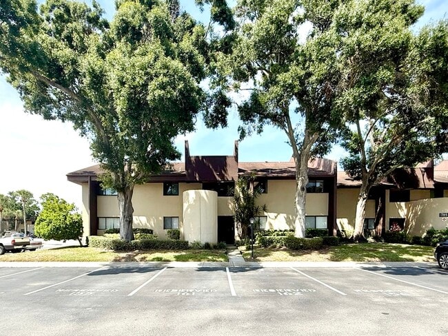 Building Photo - 785 S Village Dr