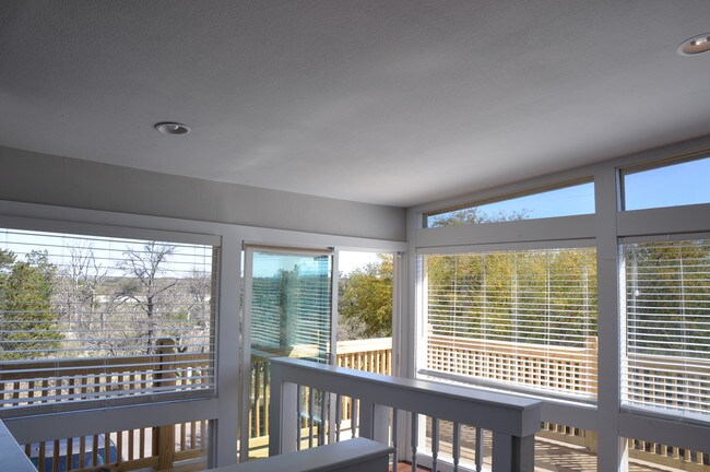 Building Photo - 1008 Clayton Nolen Dr