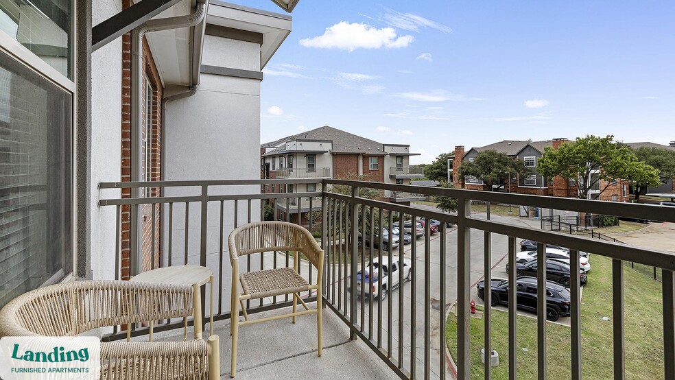 Building Photo - 2800 NE Green Oaks Blvd