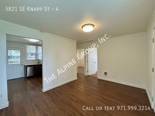 Building Photo - 5821 SE Knapp St