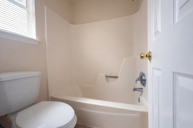 Building Photo - 2210 Sunset Trail