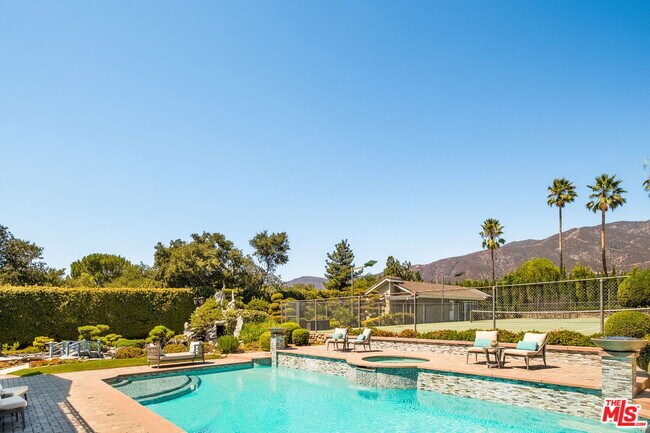 Building Photo - 1047 E Pomello Dr