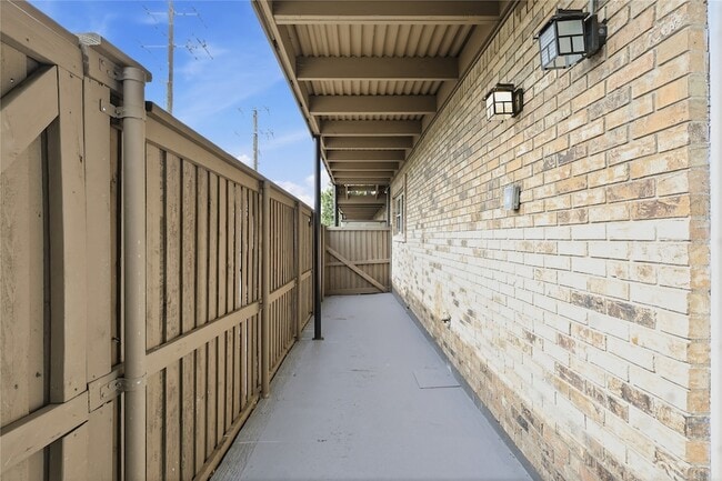 Building Photo - 7937 Royal Ln