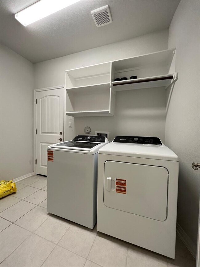 Building Photo - 121 Red Granite Rd