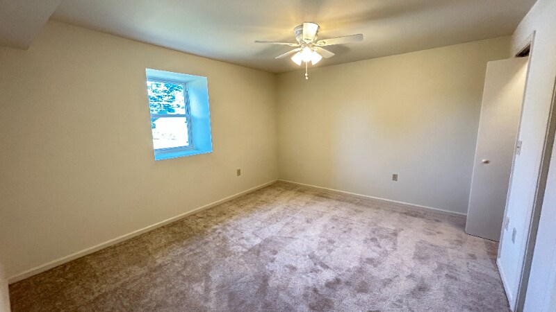 Building Photo - 807 Rainbow Dr