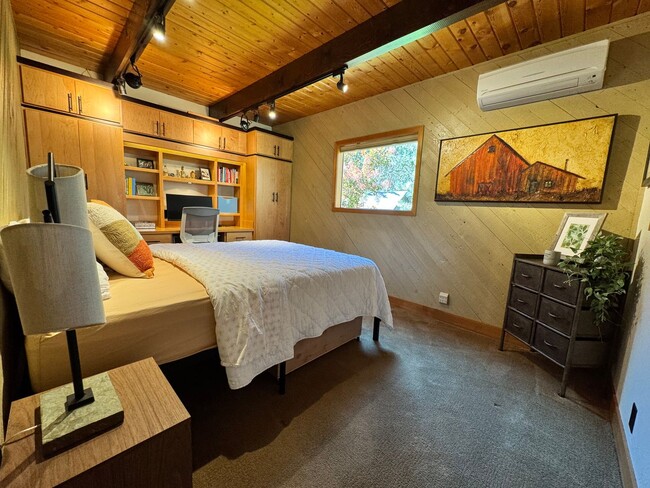 Building Photo - FOR RENT: FURNISHED LONG-TERM EXTREMELY CO...