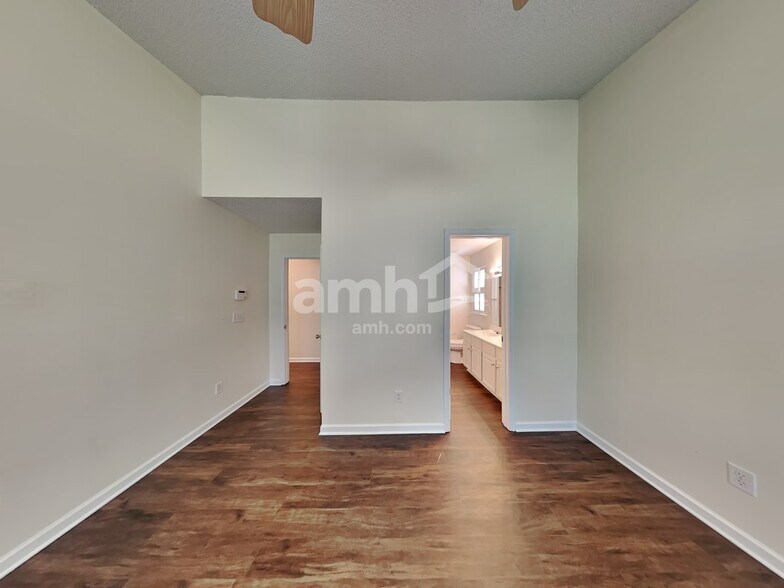 Building Photo - 1092 Chapel Creek Rd SW
