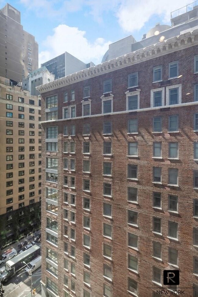Building Photo - 106 Central Park S