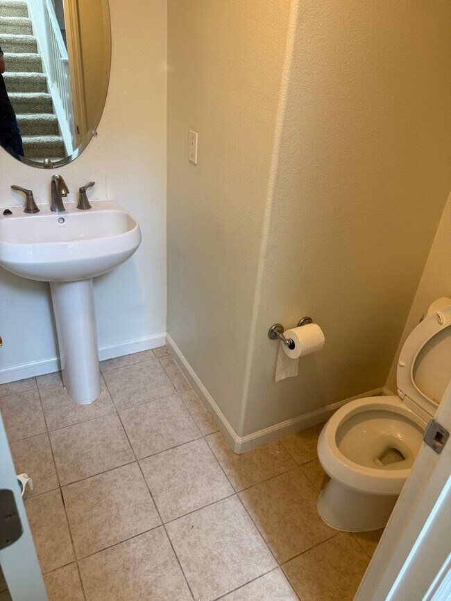 Building Photo - $4,600 / Beautiful 3BR + Bonus Room / 2.5BA Single-Family Home in Warm Springs, Fremont