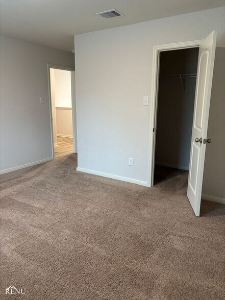 Building Photo - 10494 Sweetwater Creek Dr