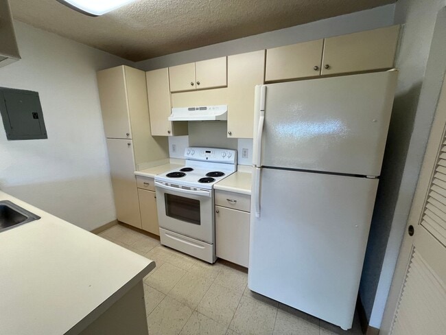 Building Photo - Ihona (Waipahu/Waipio) - Upstairs 1 Bedroo...
