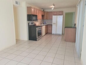 Building Photo - 1206 Dwyce Dr