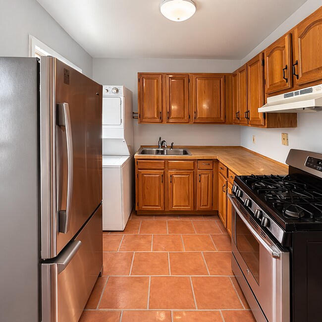 Building Photo - Charming 2BR Home with Rear Deck & Washer/Dryer in Dundalk