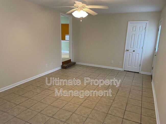 Building Photo - 305 Ilex Dr